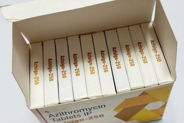 아지트로마이신-매거진-델리샵 (1)