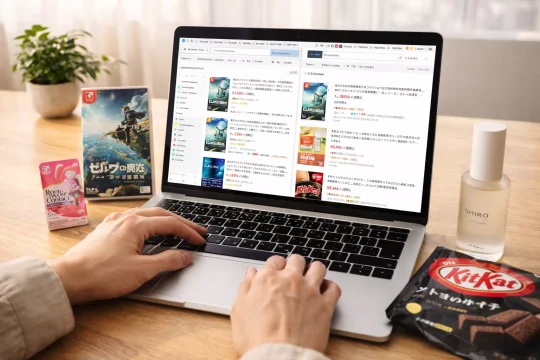 일본 직구 사이트에서 믿고 고른 상품을 만족스럽게 받아본 장면 이미지