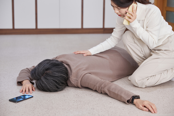 대장균 감염이 심해졌을 때 탈수, 신우신염, 혈액 감염, 패혈증, 신장 합병증으로 이어질 수 있음을 설명하는 이미지